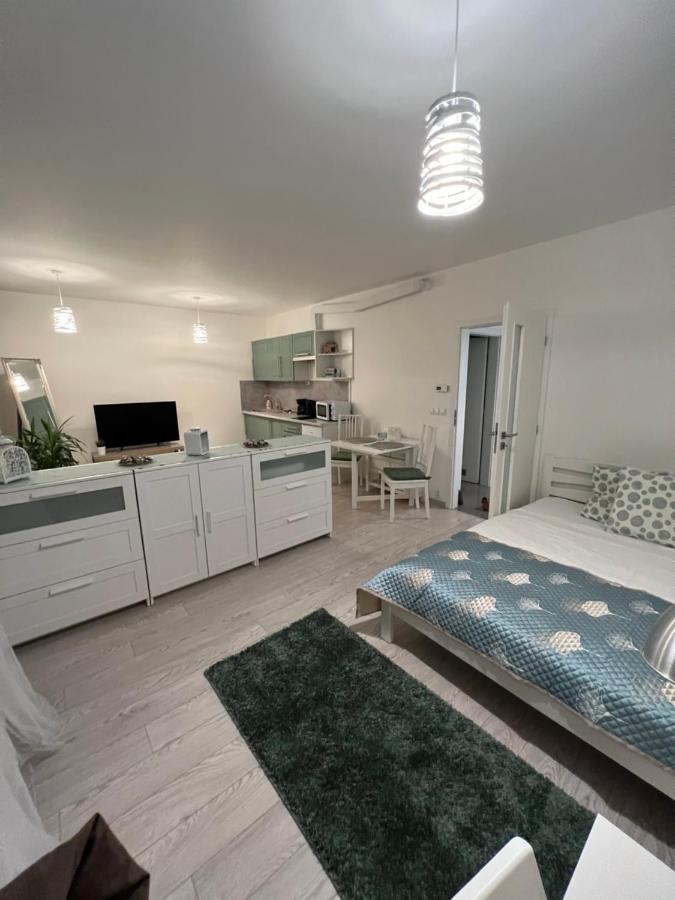 Free Parking In Garage Karolina Plazza, New Cosy Studio With All You Need Prag Exterior foto