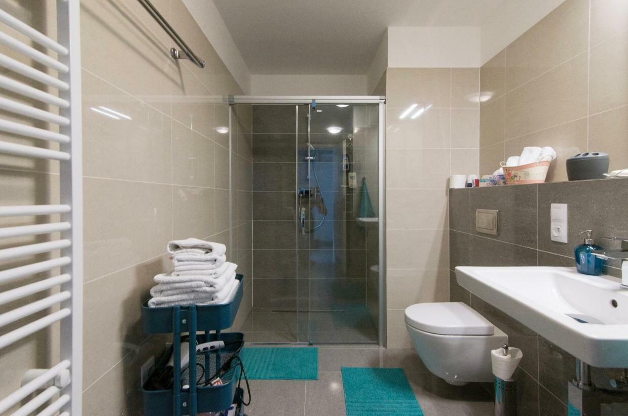 Free Parking In Garage Karolina Plazza, New Cosy Studio With All You Need Prag Exterior foto